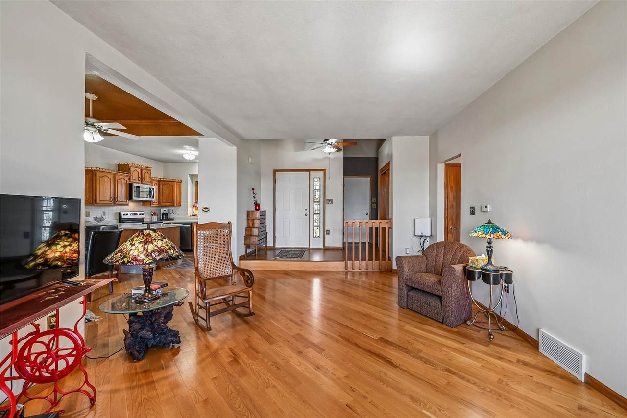 https://bt-photos.global.ssl.fastly.net/cedarrapids/1280_boomver_1_2602370-2.jpg