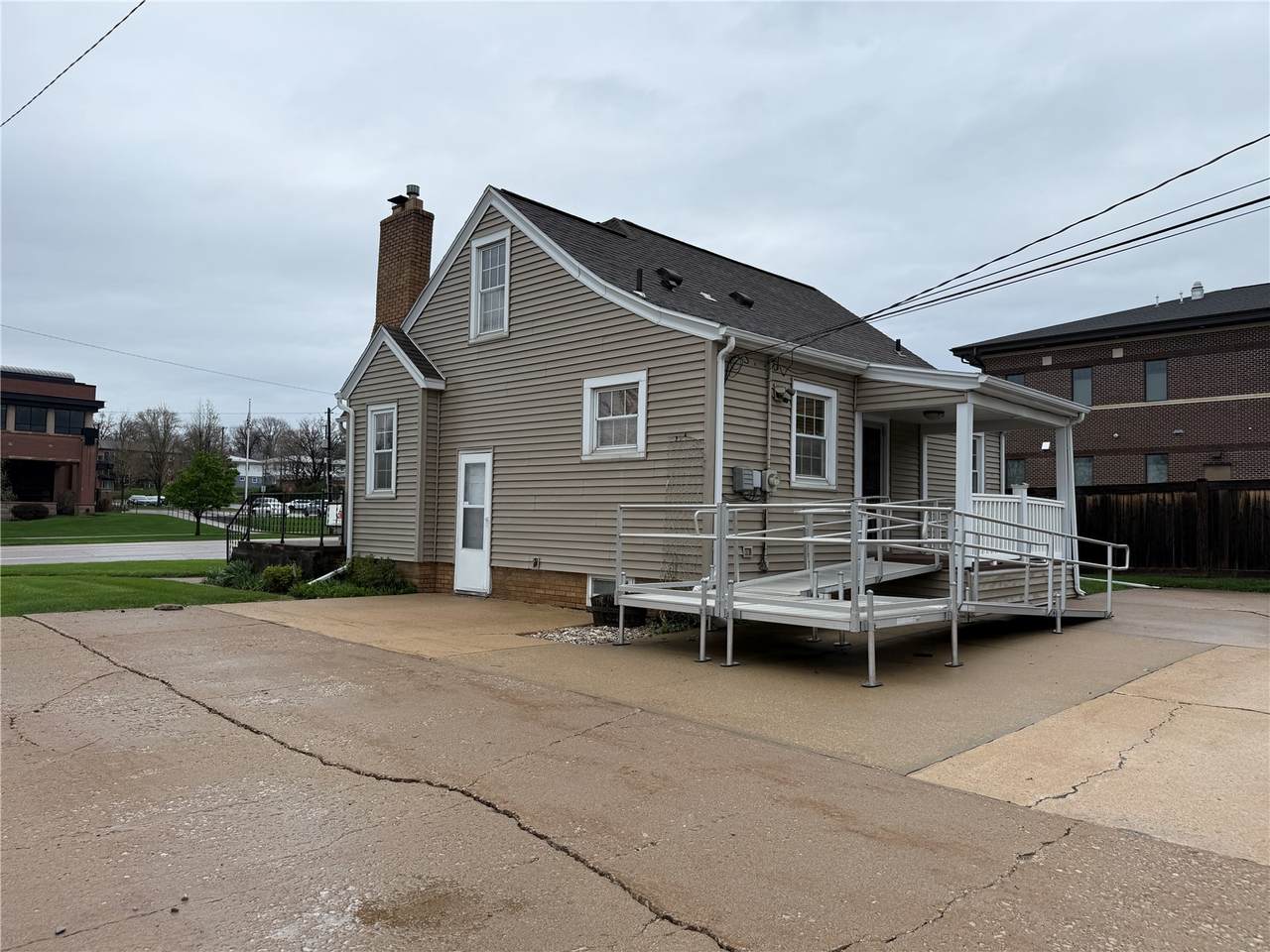 https://bt-photos.global.ssl.fastly.net/cedarrapids/1280_boomver_1_2602617-2.jpg