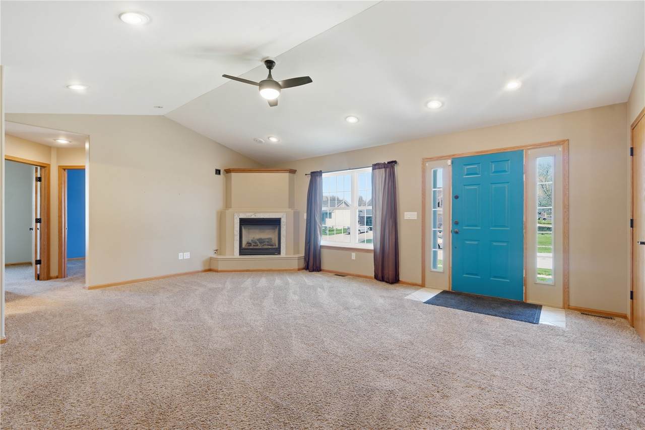 https://bt-photos.global.ssl.fastly.net/cedarrapids/1280_boomver_1_2602728-2.jpg