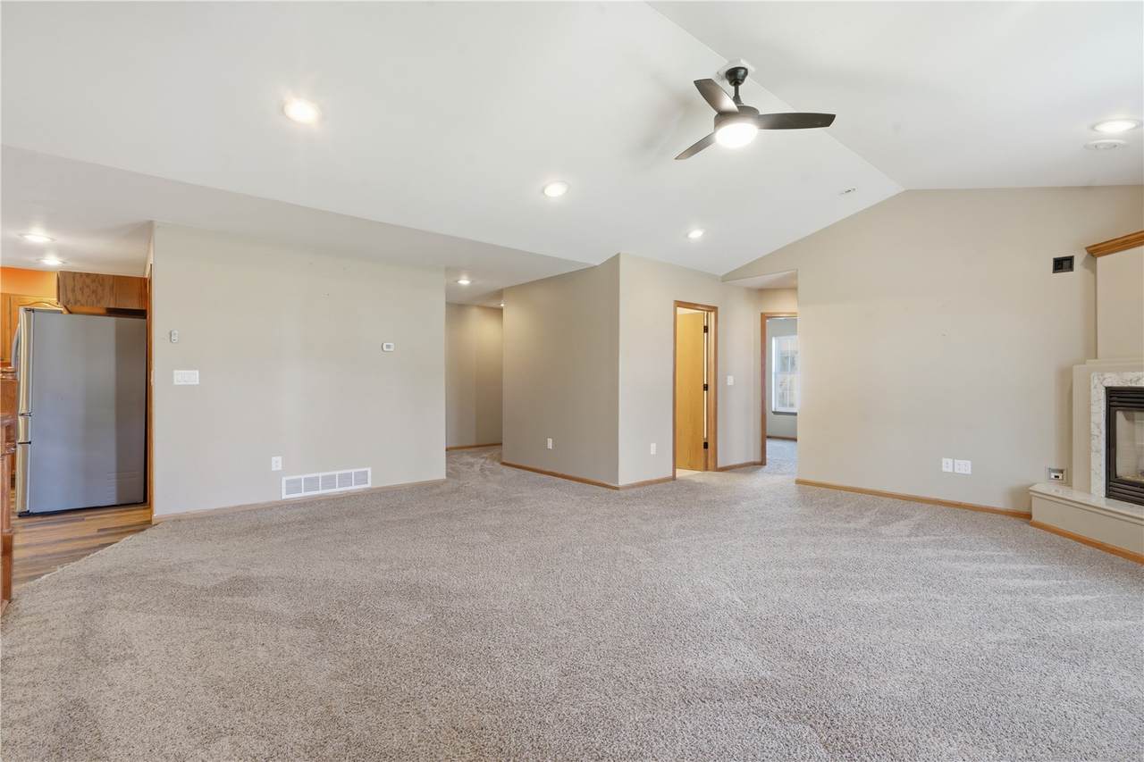 https://bt-photos.global.ssl.fastly.net/cedarrapids/1280_boomver_1_2602728-2.jpg