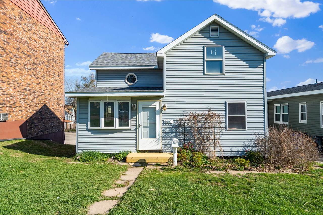 634 16th Avenue - Photo 1