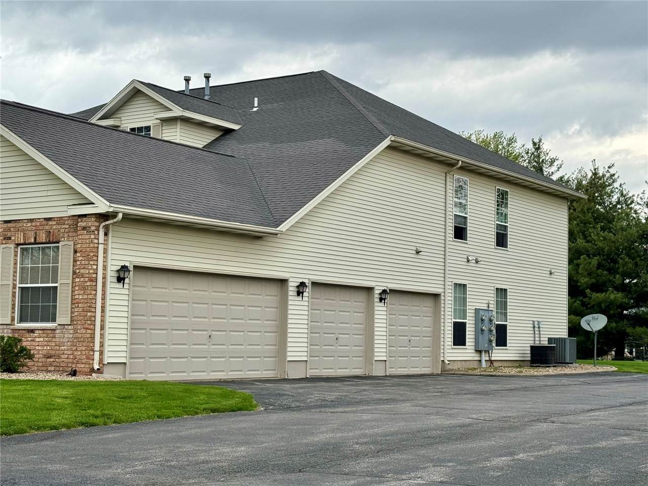 https://bt-photos.global.ssl.fastly.net/cedarrapids/1280_boomver_1_2602877-2.jpg