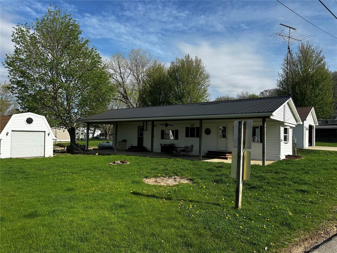 https://bt-photos.global.ssl.fastly.net/cedarrapids/1280_boomver_1_2602929-2.jpg