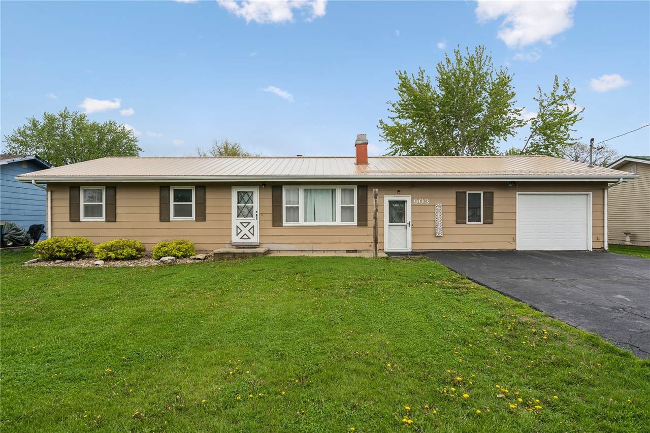 903 12th Street - Photo 1