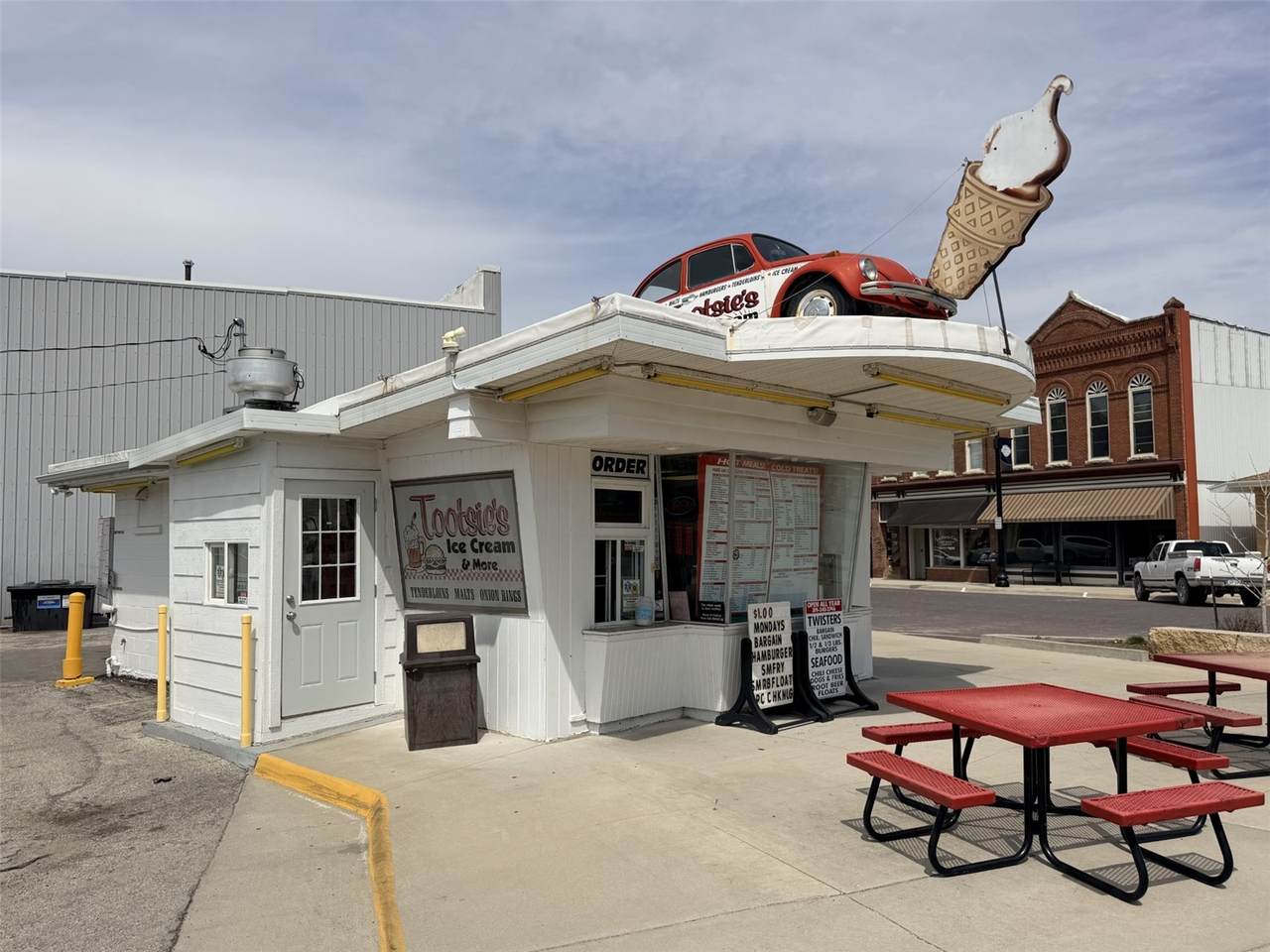 401 Commercial Street - Photo 1