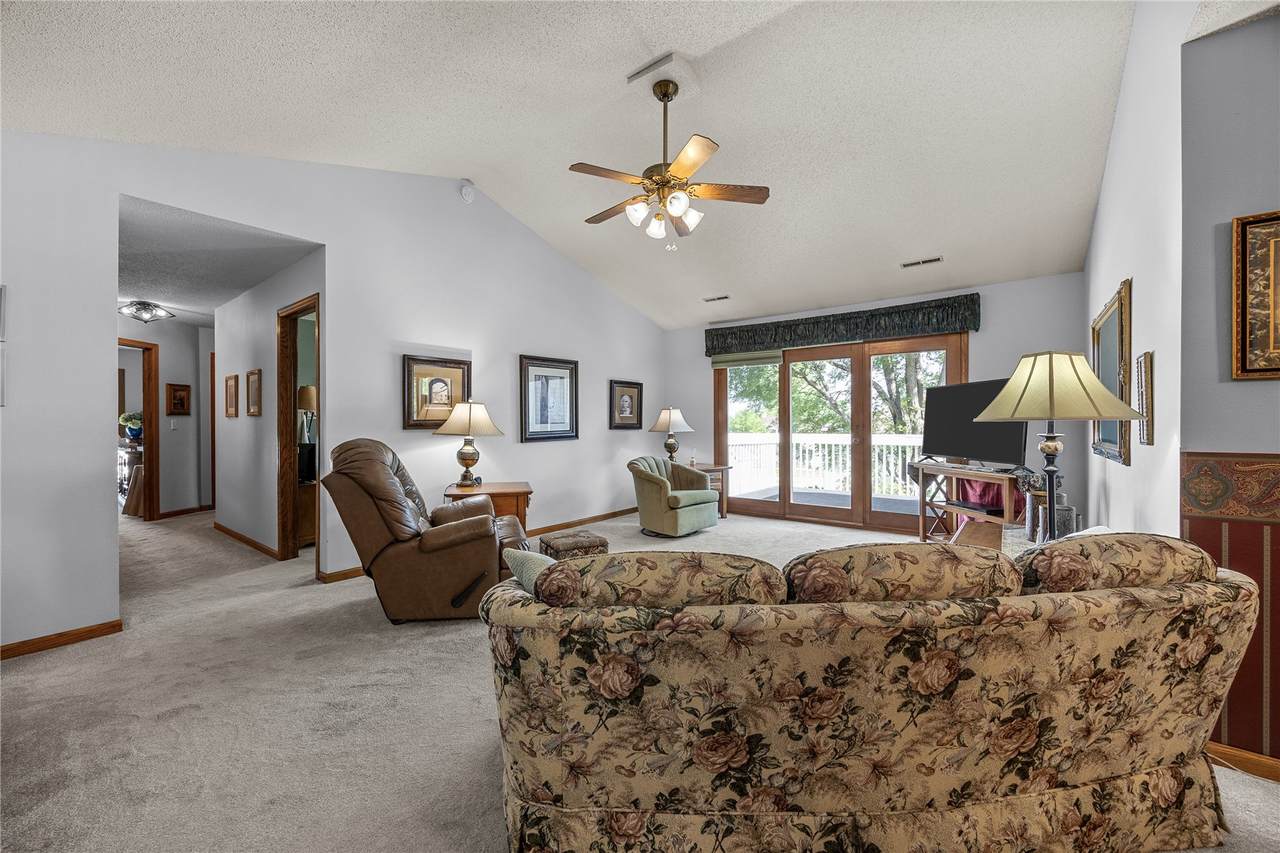 https://bt-photos.global.ssl.fastly.net/cedarrapids/1280_boomver_1_2602995-2.jpg