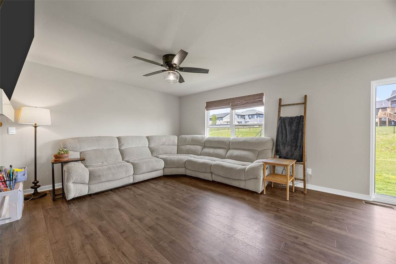 https://bt-photos.global.ssl.fastly.net/cedarrapids/1280_boomver_1_2603058-2.jpg
