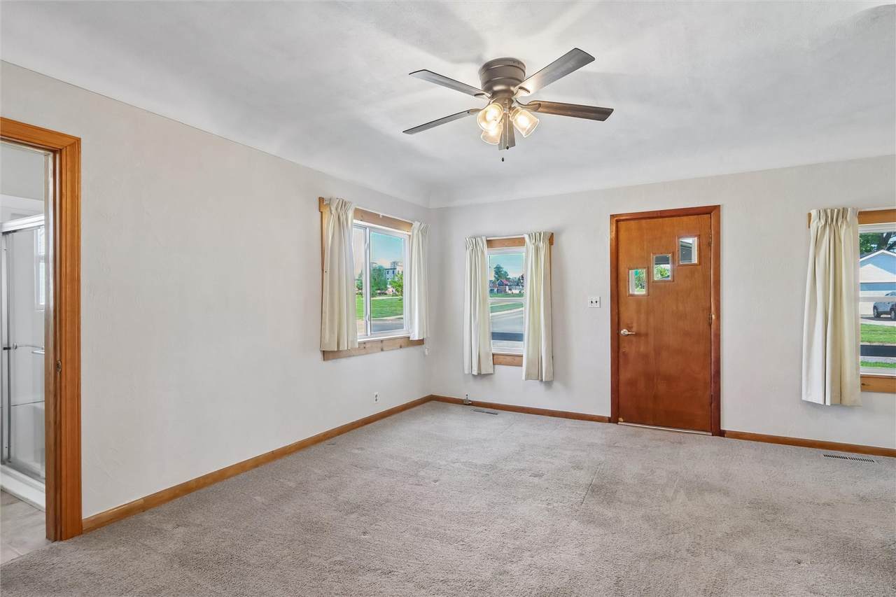 https://bt-photos.global.ssl.fastly.net/cedarrapids/1280_boomver_1_2603108-2.jpg