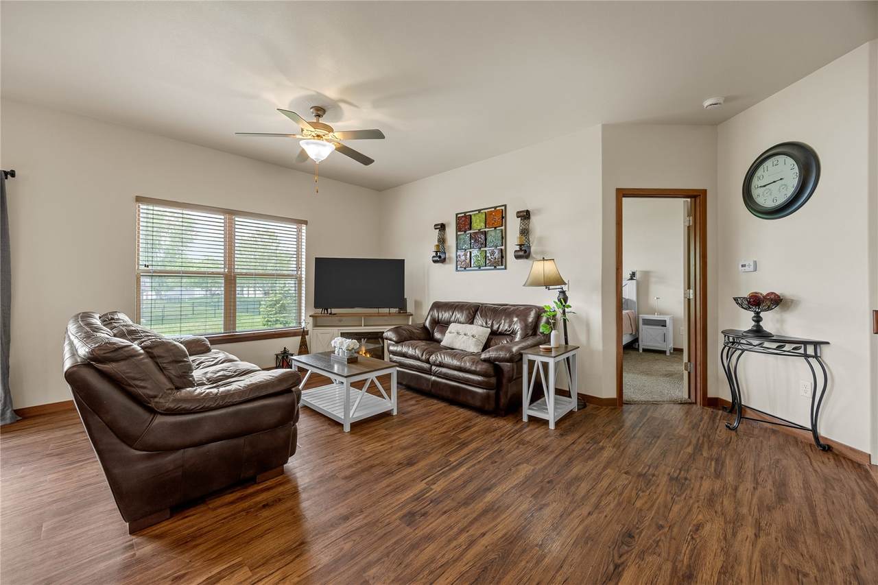 https://bt-photos.global.ssl.fastly.net/cedarrapids/1280_boomver_1_2603140-2.jpg