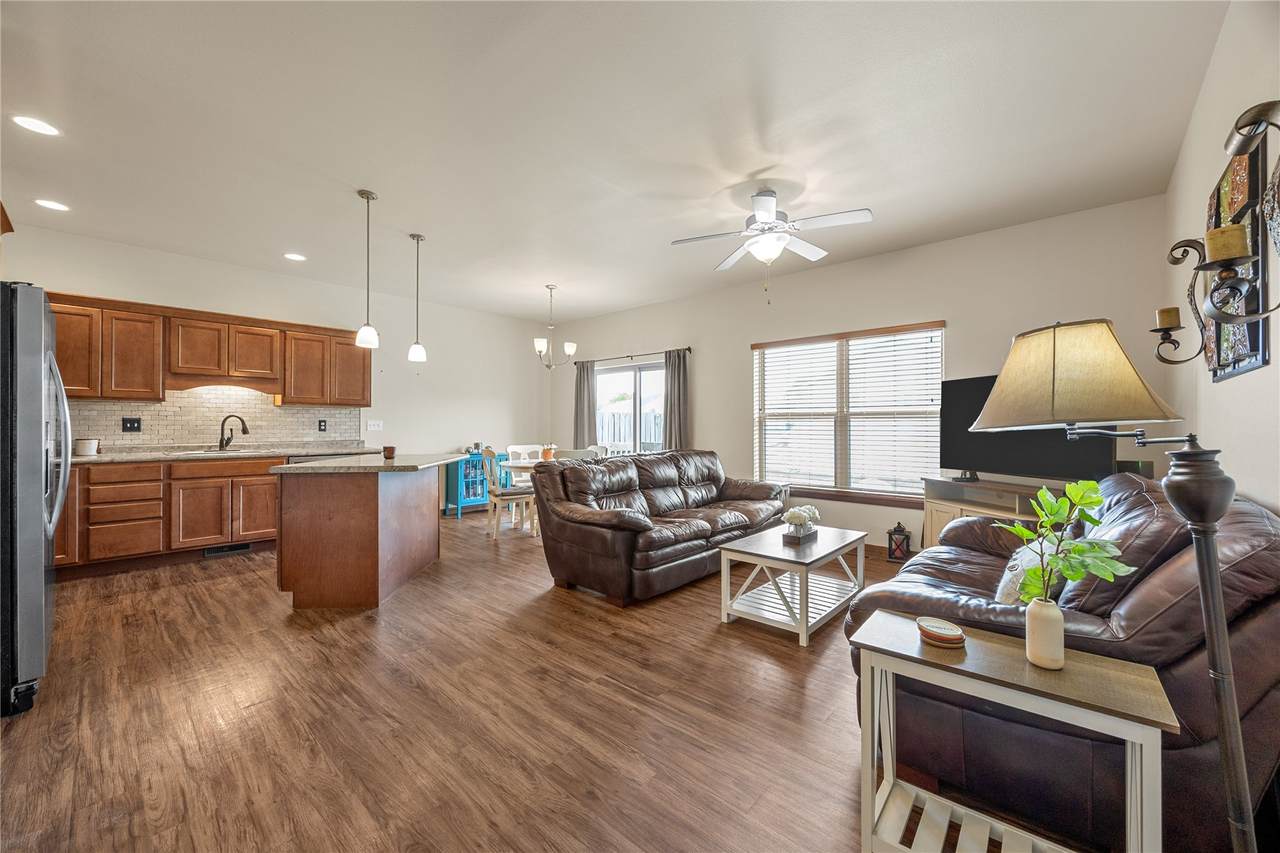 https://bt-photos.global.ssl.fastly.net/cedarrapids/1280_boomver_1_2603140-2.jpg