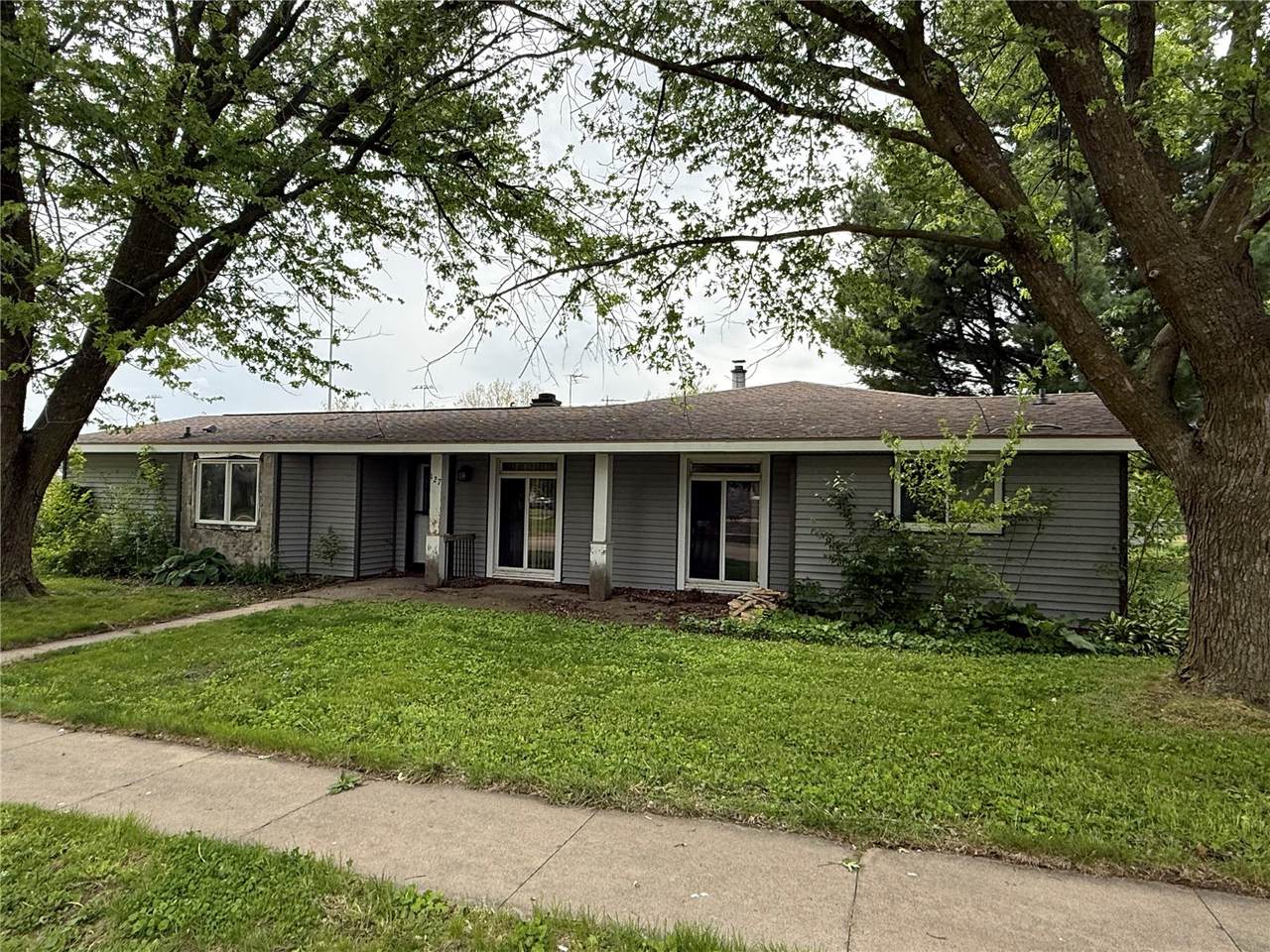 127 S Monroe Street - Photo 1