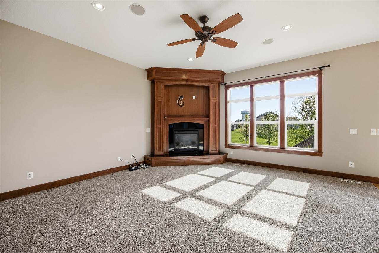 https://bt-photos.global.ssl.fastly.net/cedarrapids/1280_boomver_1_2603198-2.jpg