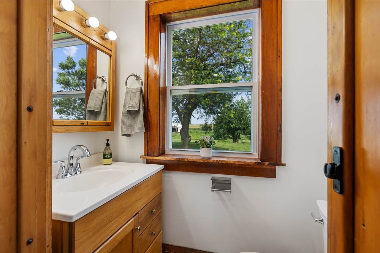 https://bt-photos.global.ssl.fastly.net/cedarrapids/1280_boomver_1_2603482-2.jpg