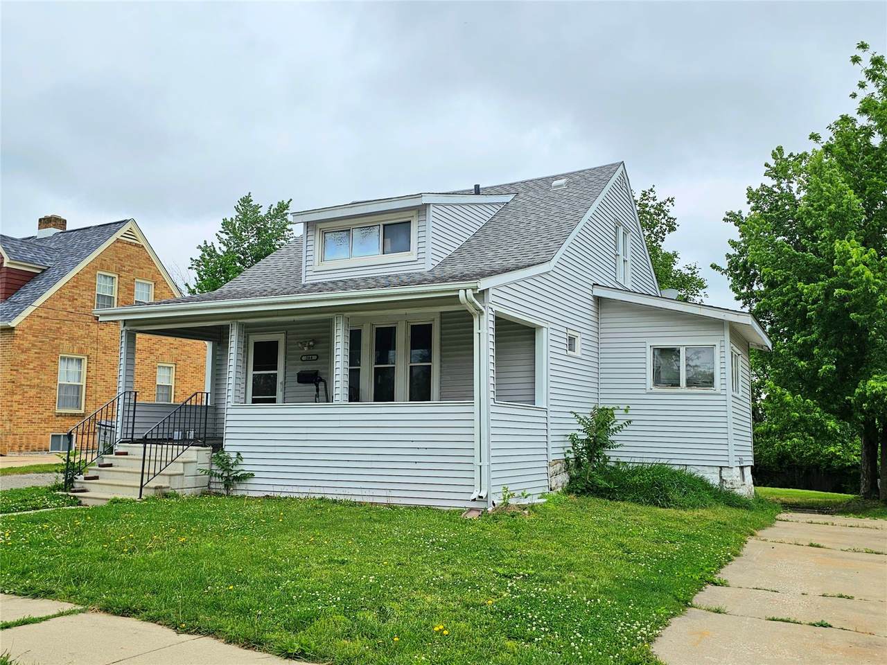 264 35th Street Drive - Photo 1