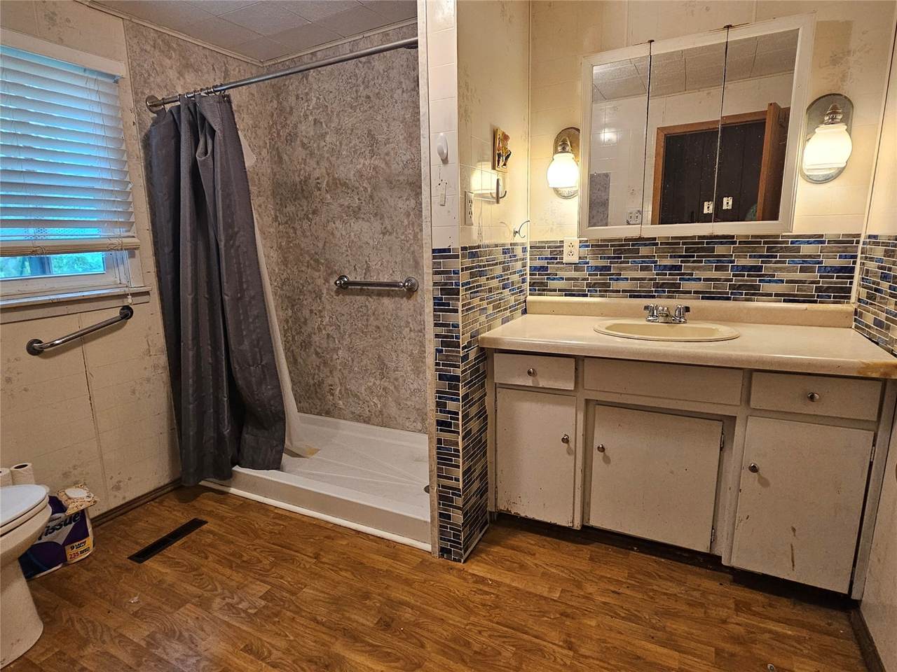 https://bt-photos.global.ssl.fastly.net/cedarrapids/1280_boomver_1_2603527-2.jpg