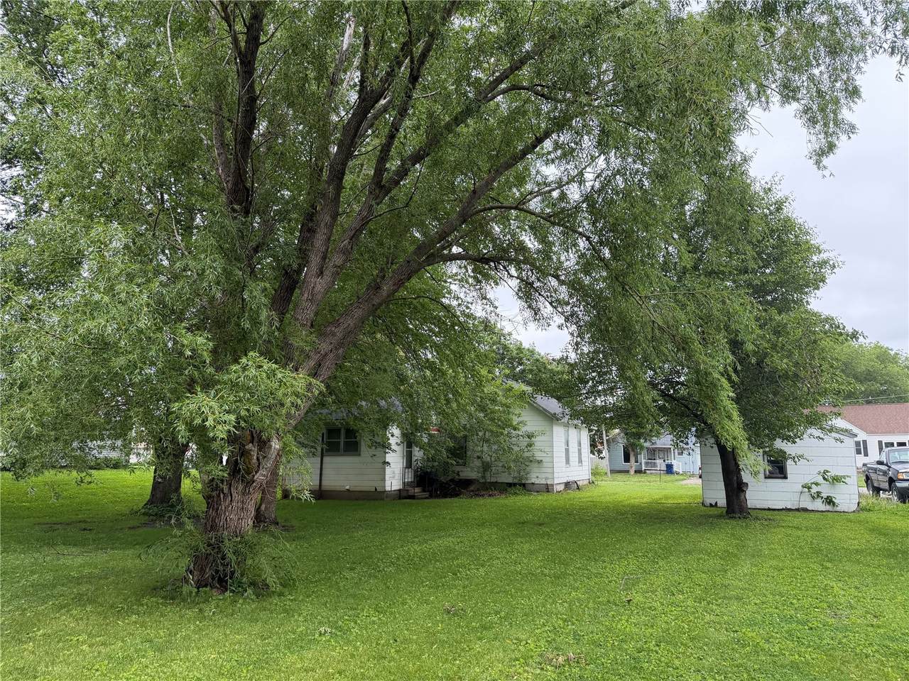 https://bt-photos.global.ssl.fastly.net/cedarrapids/1280_boomver_1_2603559-2.jpg