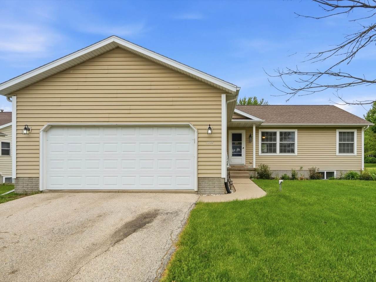 1009 Business 30 Sw - Photo 1