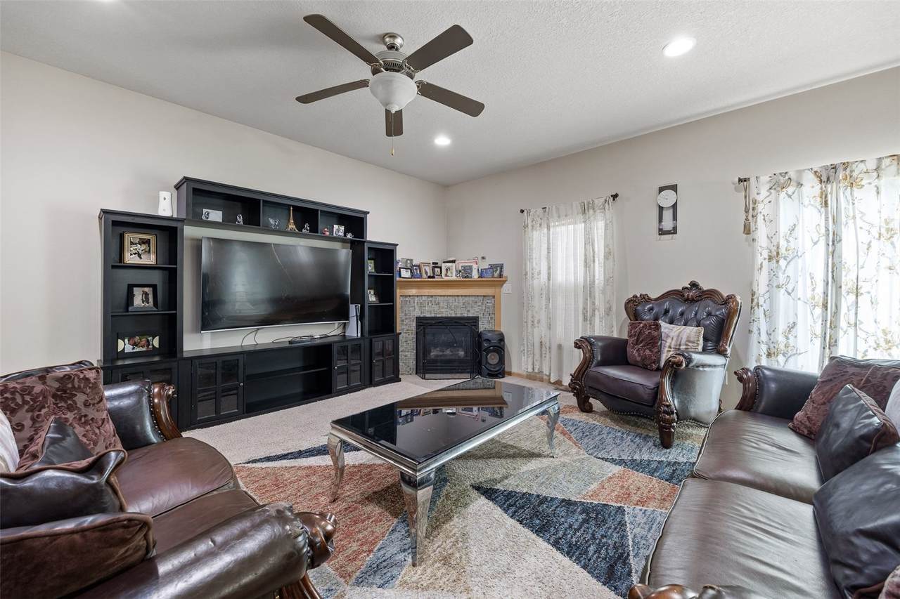 https://bt-photos.global.ssl.fastly.net/cedarrapids/1280_boomver_1_2603595-2.jpg