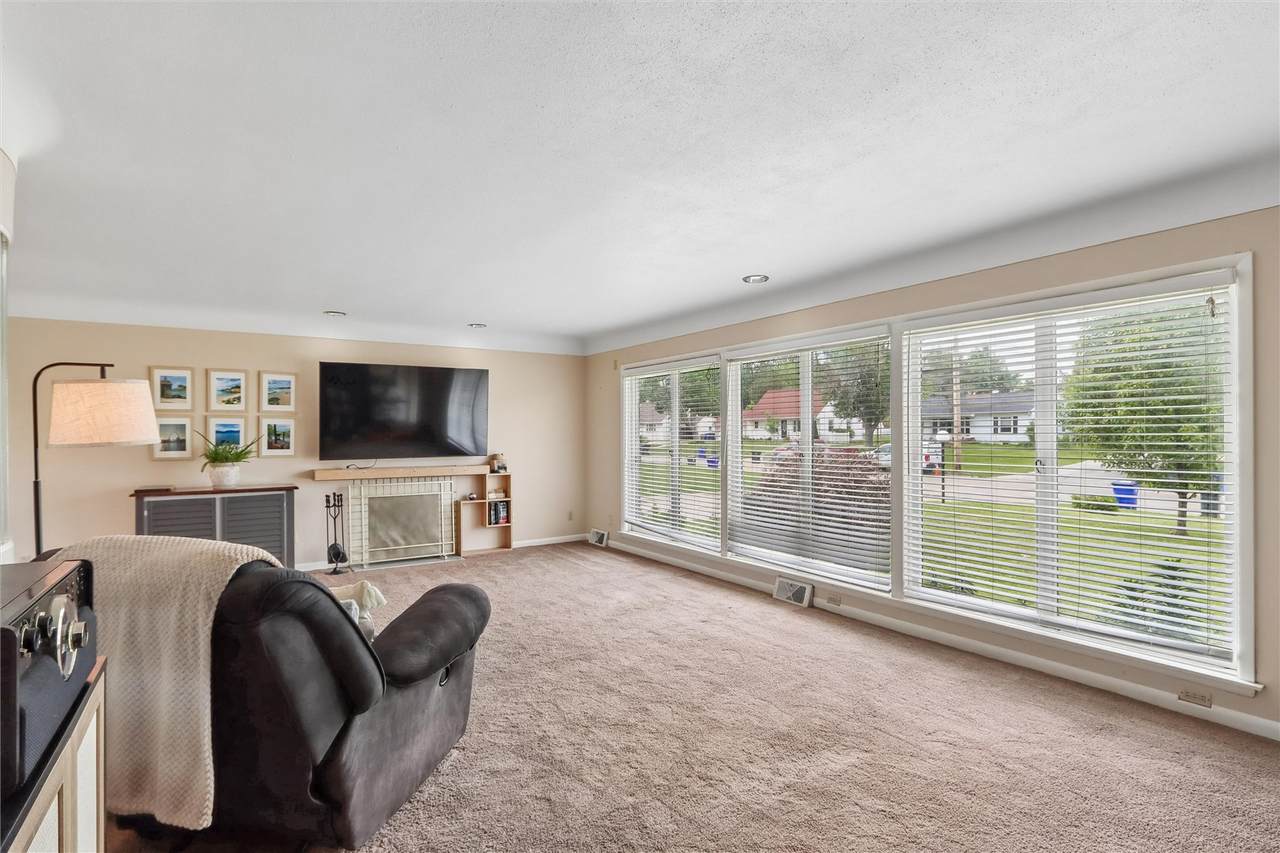 https://bt-photos.global.ssl.fastly.net/cedarrapids/1280_boomver_1_2603638-2.jpg