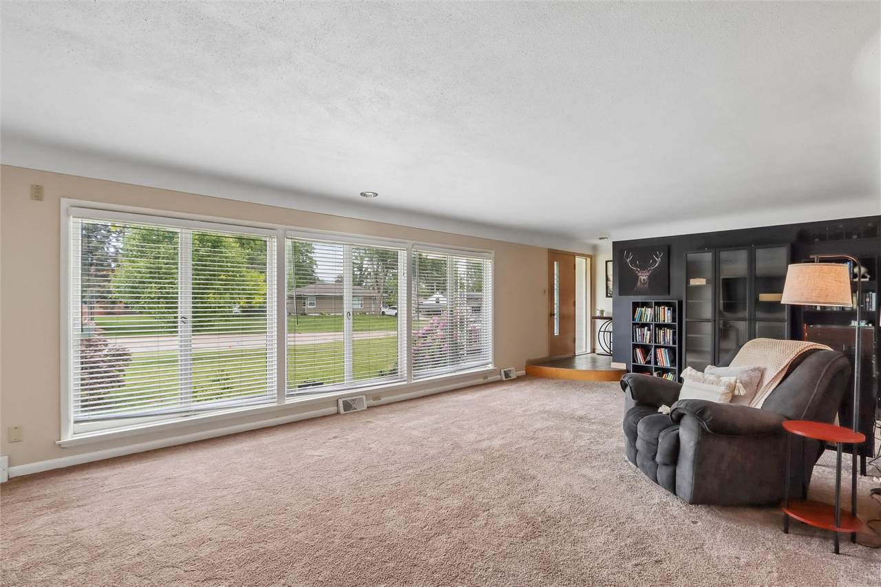 https://bt-photos.global.ssl.fastly.net/cedarrapids/1280_boomver_1_2603638-2.jpg