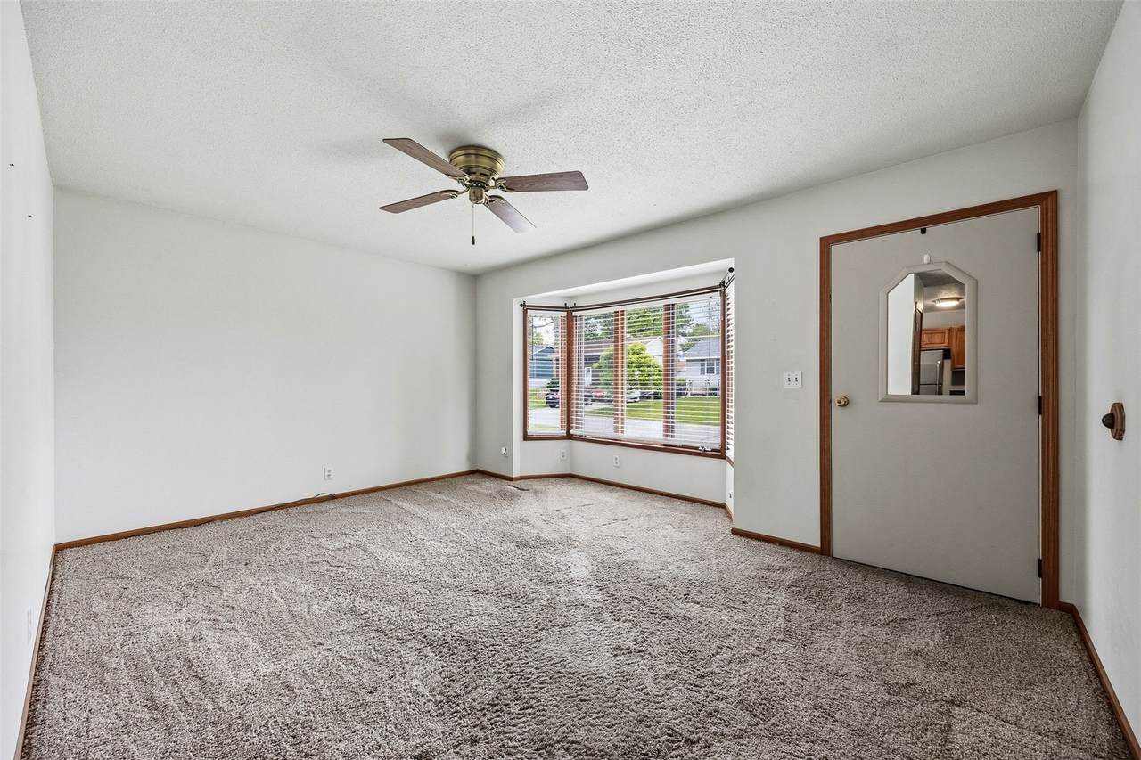 https://bt-photos.global.ssl.fastly.net/cedarrapids/1280_boomver_1_2603653-2.jpg