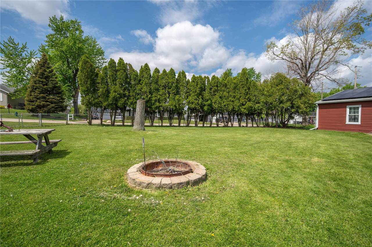 https://bt-photos.global.ssl.fastly.net/cedarrapids/1280_boomver_2_2603671-2.jpg