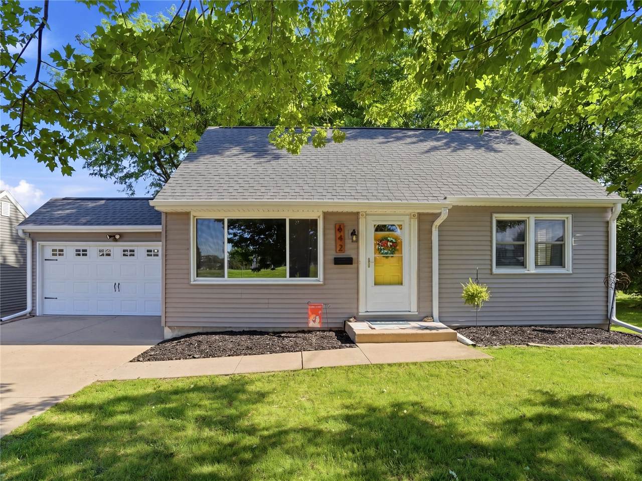 642 38th Street - Photo 1
