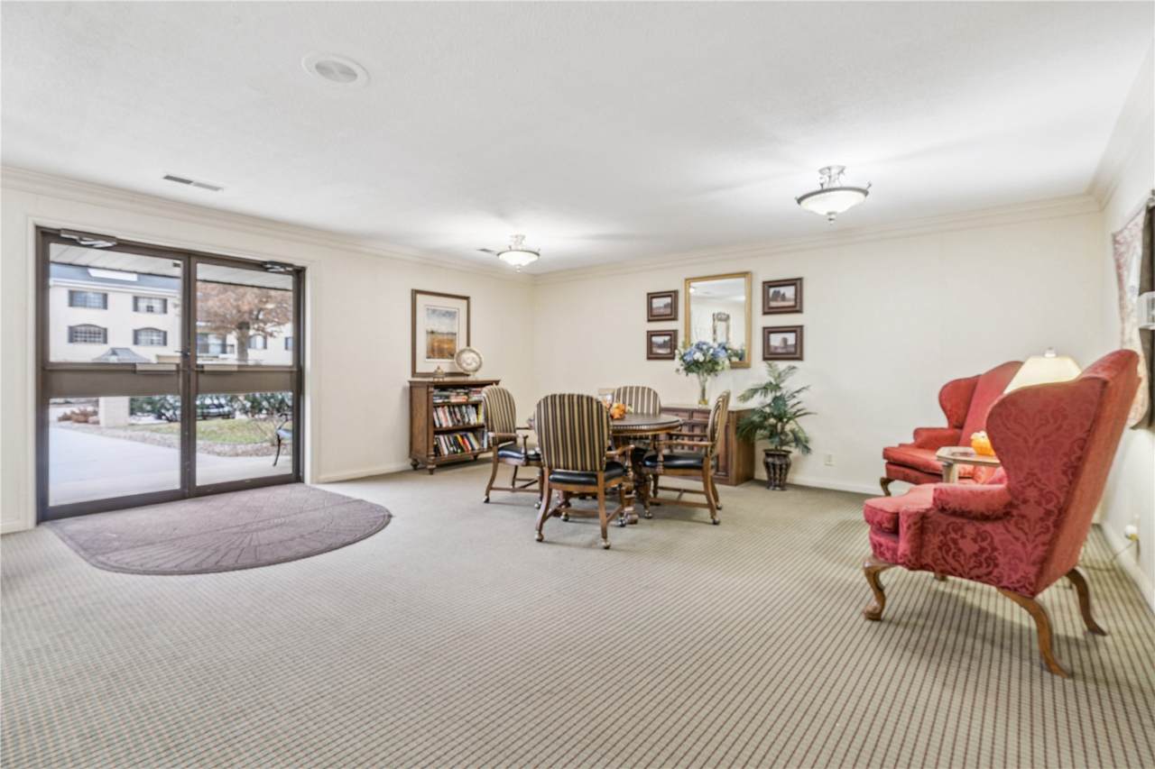 https://bt-photos.global.ssl.fastly.net/cedarrapids/1280_boomver_1_2603765-2.jpg