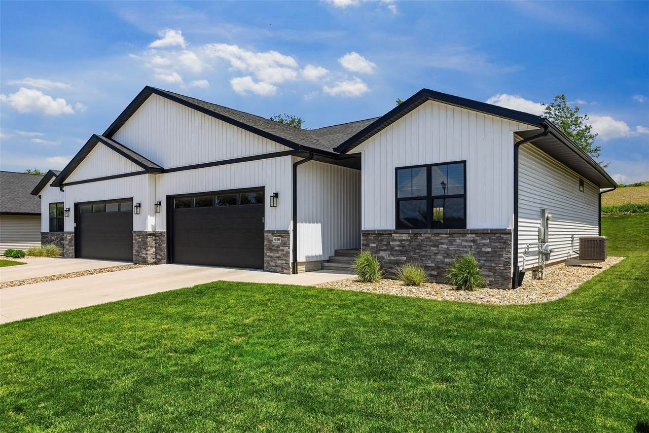 3040 Sunflower Street - Photo 1