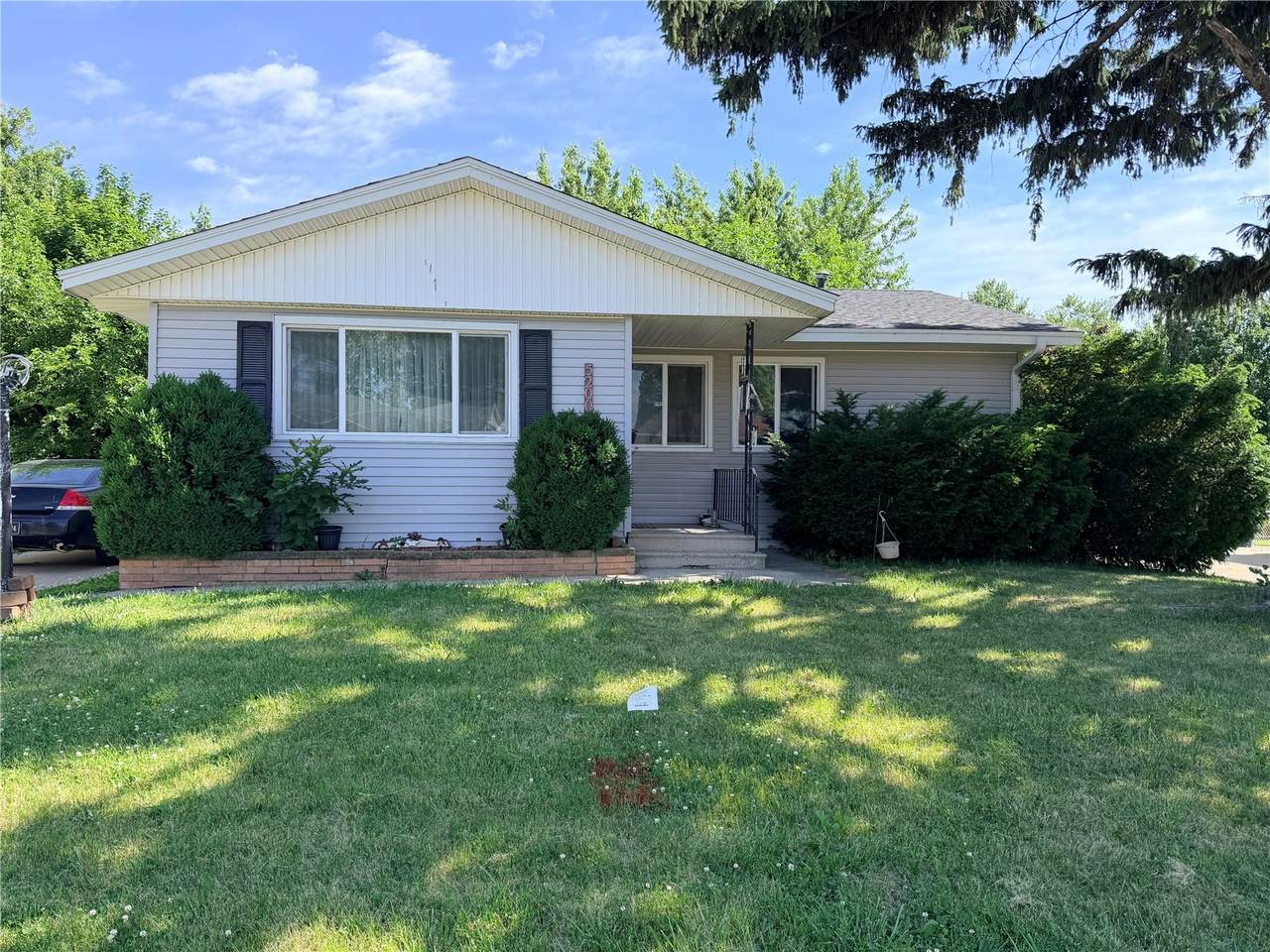 5200 Holly Avenue - Photo 1