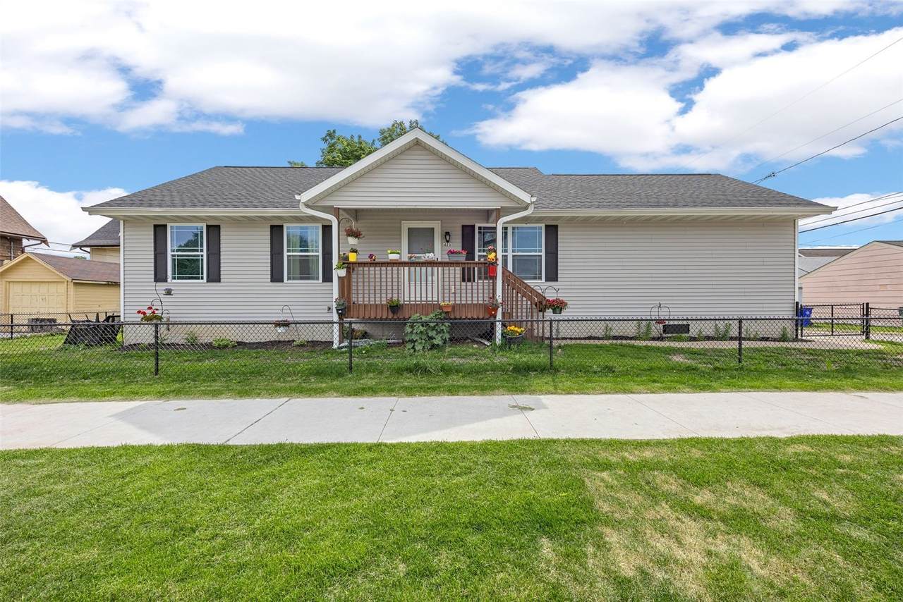 423 10th Street - Photo 1