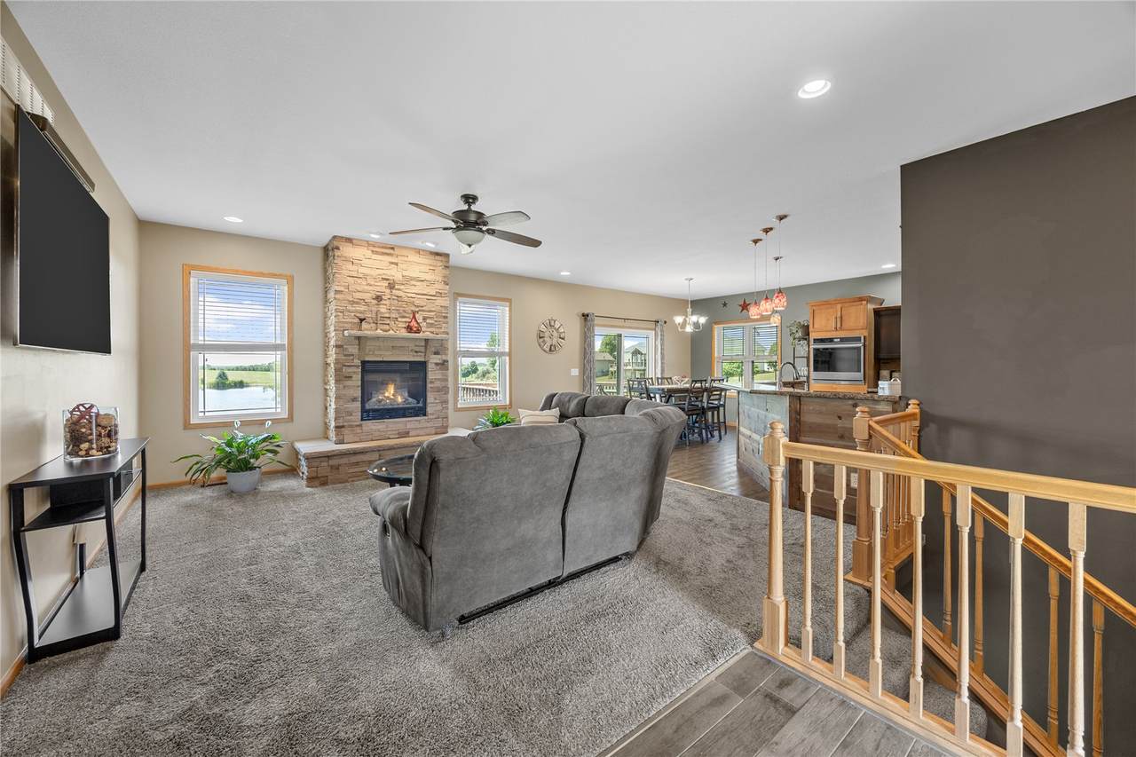 https://bt-photos.global.ssl.fastly.net/cedarrapids/1280_boomver_1_2603830-2.jpg