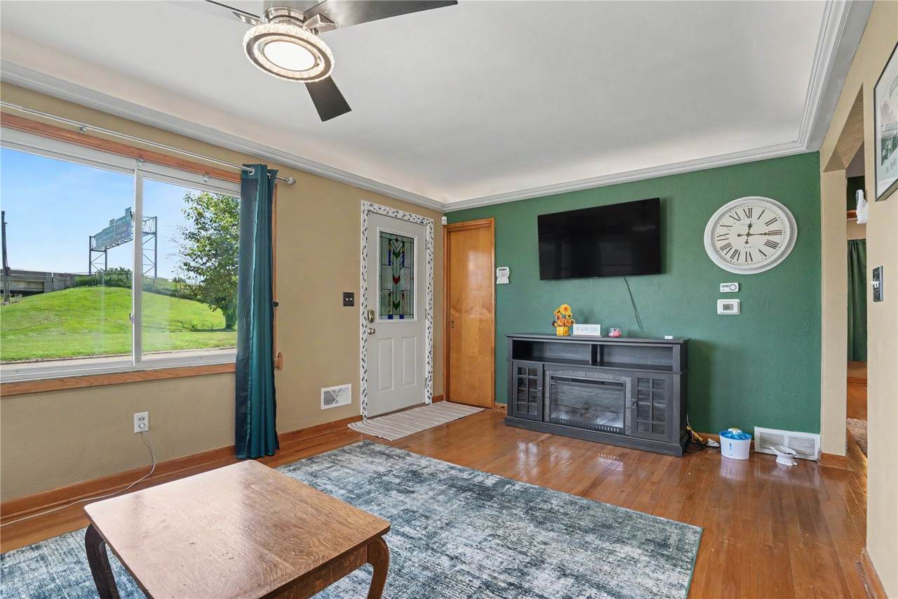 https://bt-photos.global.ssl.fastly.net/cedarrapids/1280_boomver_1_2603837-2.jpg