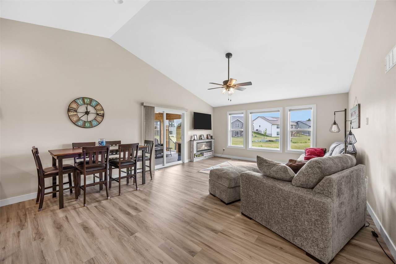 https://bt-photos.global.ssl.fastly.net/cedarrapids/1280_boomver_1_2603871-2.jpg