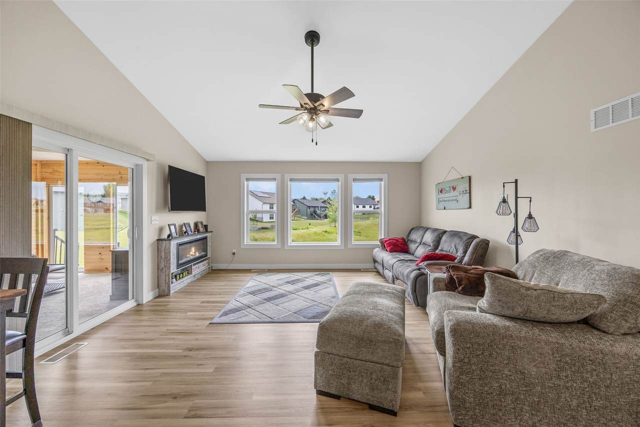 https://bt-photos.global.ssl.fastly.net/cedarrapids/1280_boomver_1_2603871-2.jpg