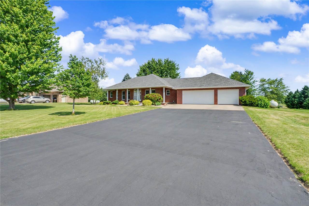 https://bt-photos.global.ssl.fastly.net/cedarrapids/1280_boomver_1_2604032-2.jpg