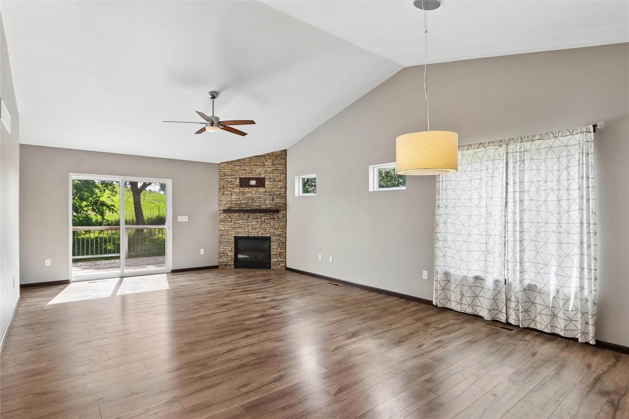 https://bt-photos.global.ssl.fastly.net/cedarrapids/1280_boomver_1_2604111-2.jpg