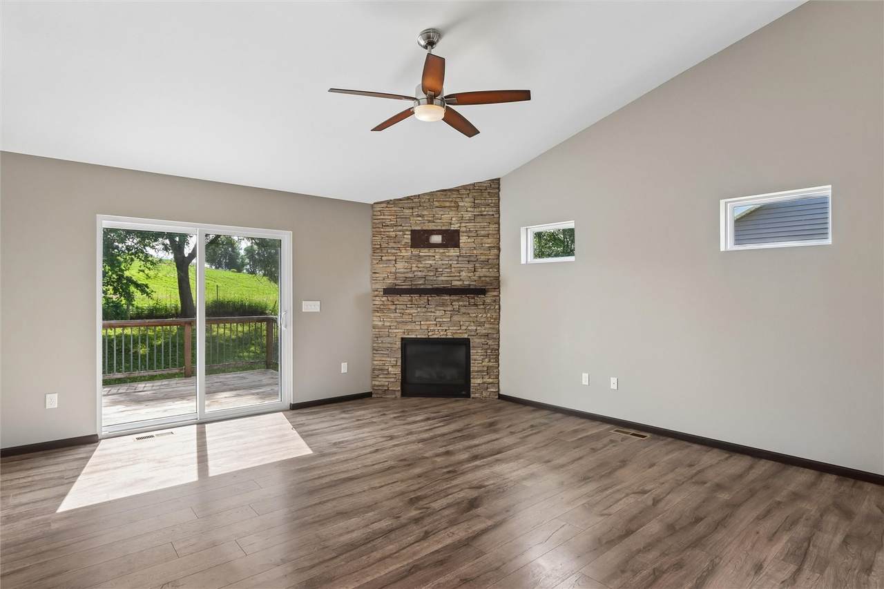 https://bt-photos.global.ssl.fastly.net/cedarrapids/1280_boomver_1_2604111-2.jpg