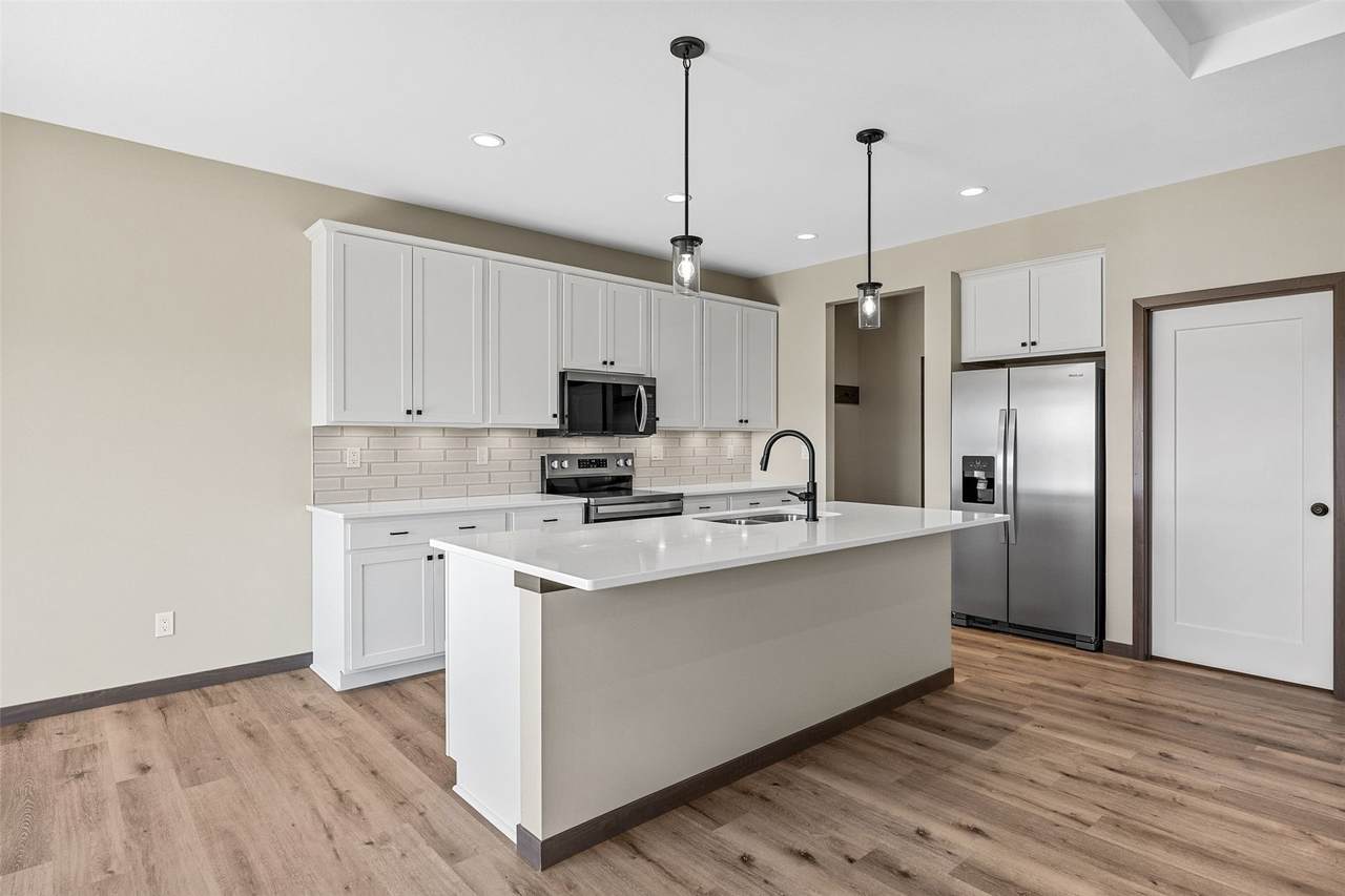 1161 Grant Way - Photo 1