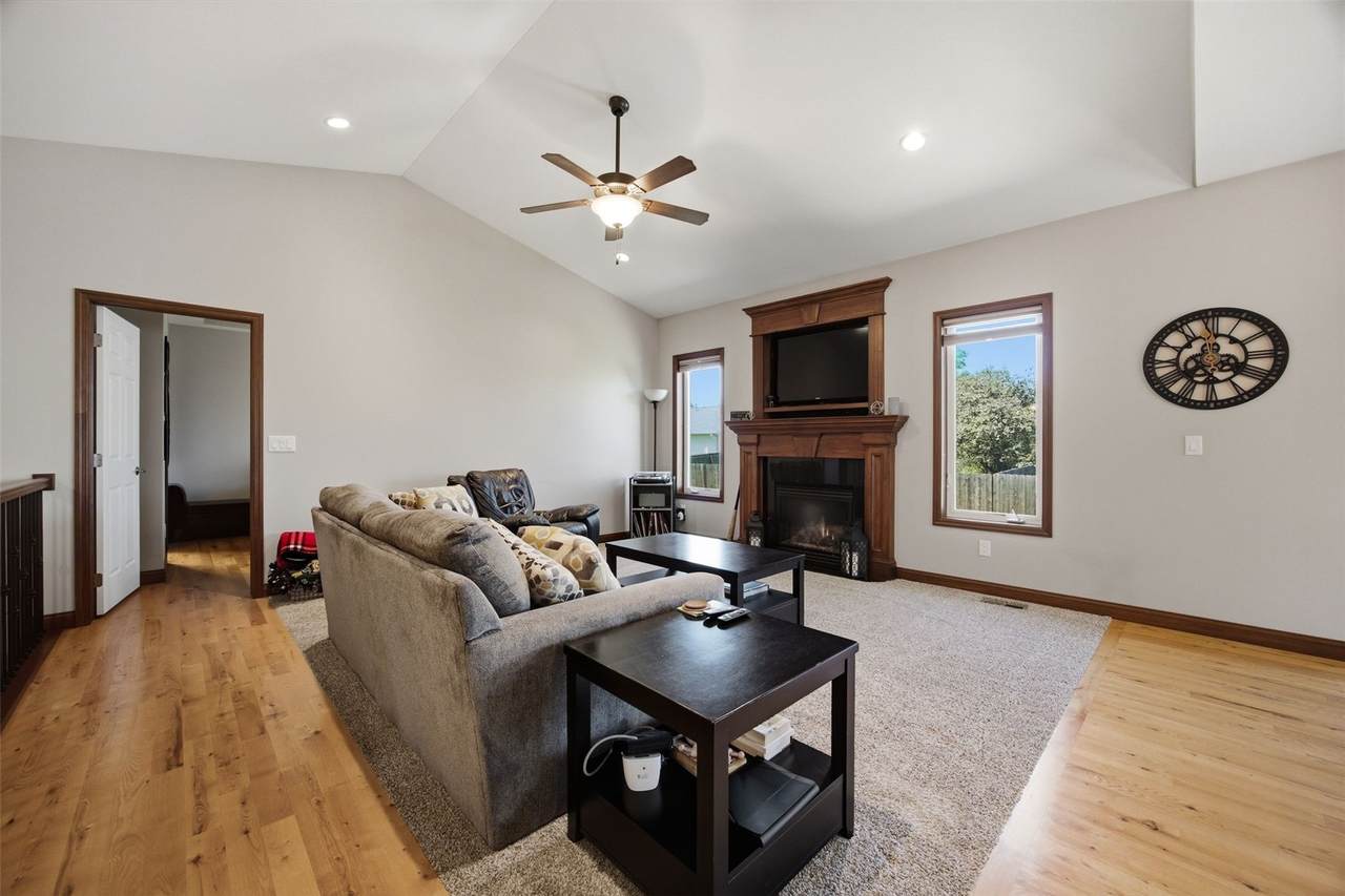 https://bt-photos.global.ssl.fastly.net/cedarrapids/1280_boomver_1_2604230-2.jpg