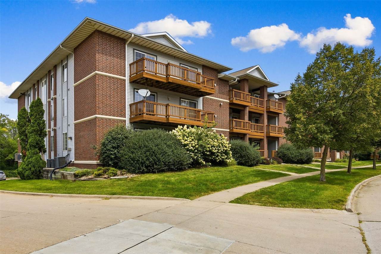 556 West Side Drive - Photo 1