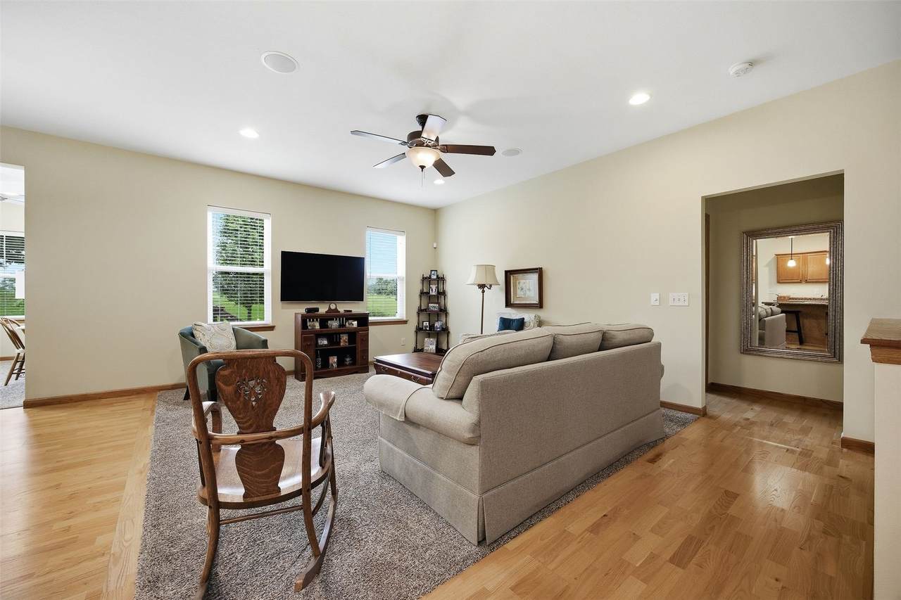 https://bt-photos.global.ssl.fastly.net/cedarrapids/1280_boomver_1_2604387-2.jpg