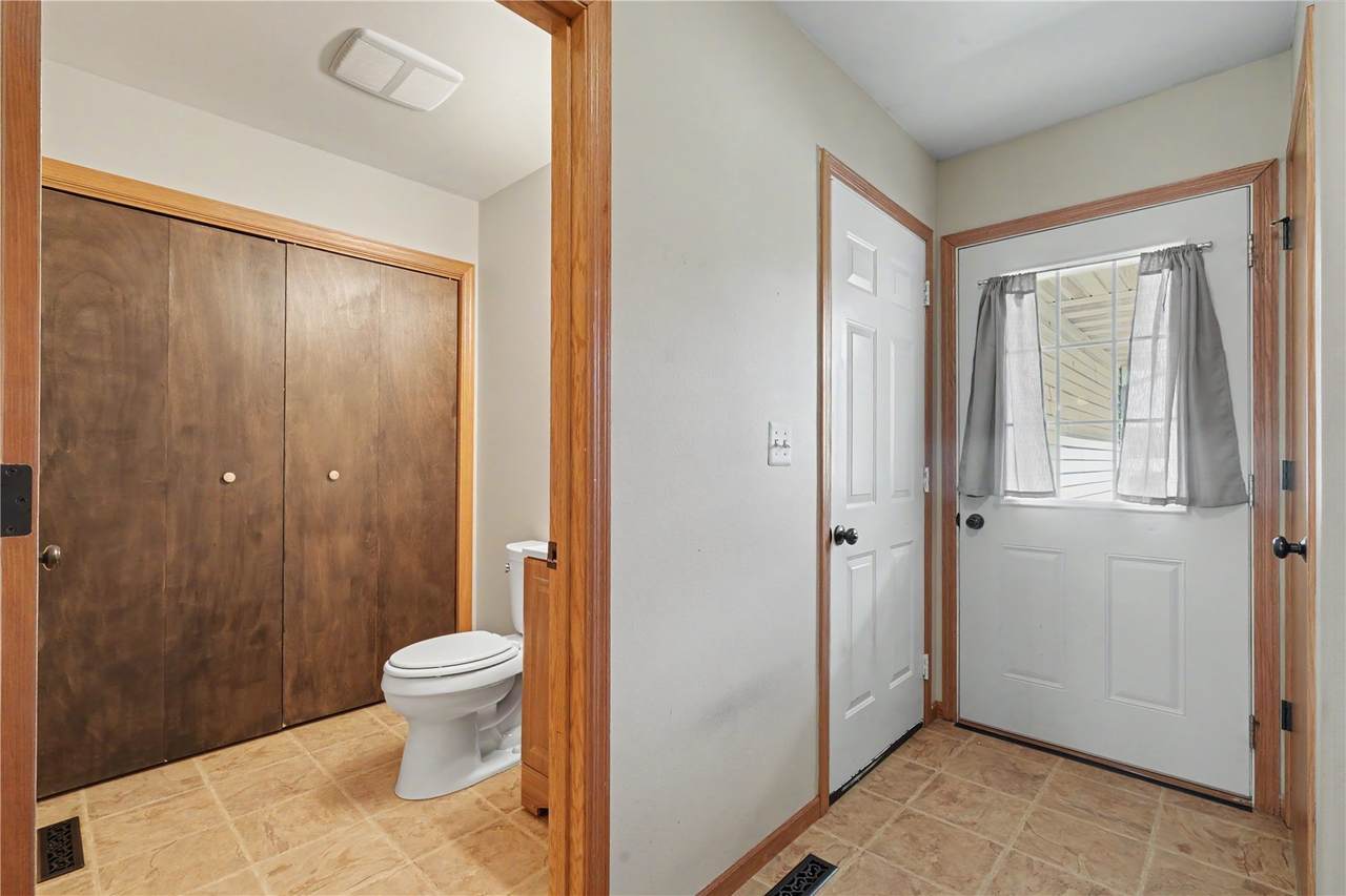 https://bt-photos.global.ssl.fastly.net/cedarrapids/1280_boomver_1_2604408-2.jpg