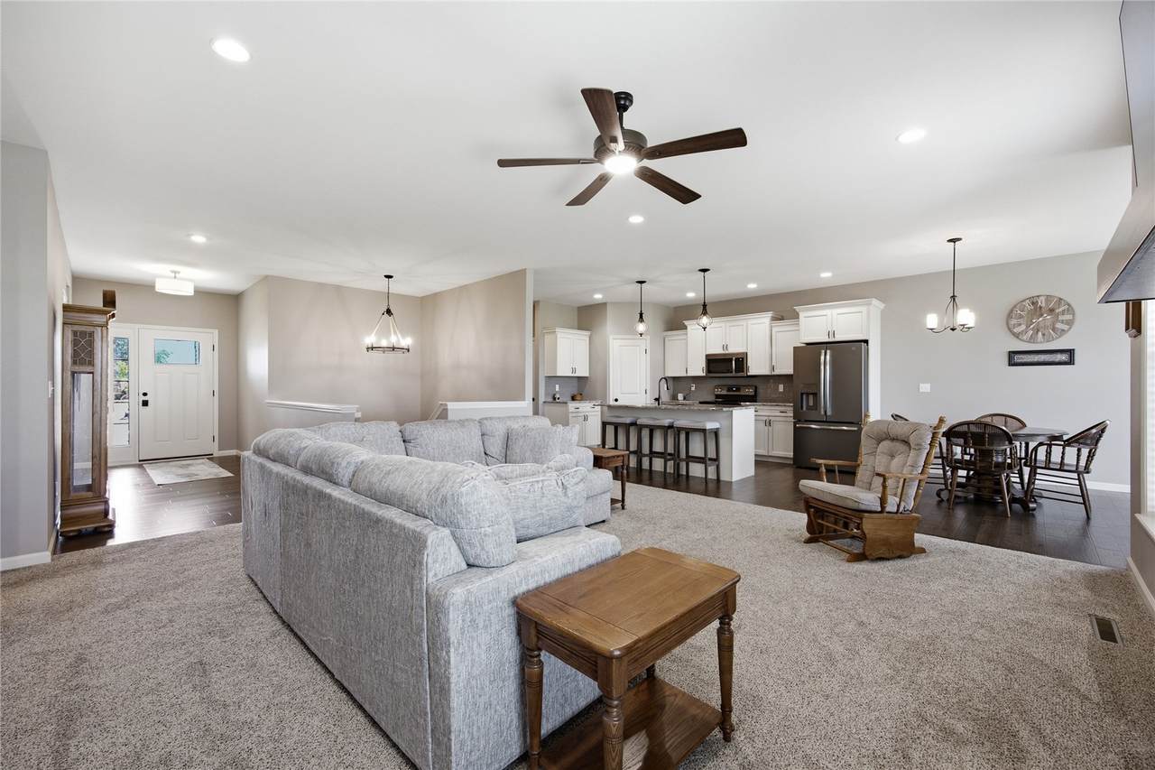 https://bt-photos.global.ssl.fastly.net/cedarrapids/1280_boomver_1_2604464-2.jpg