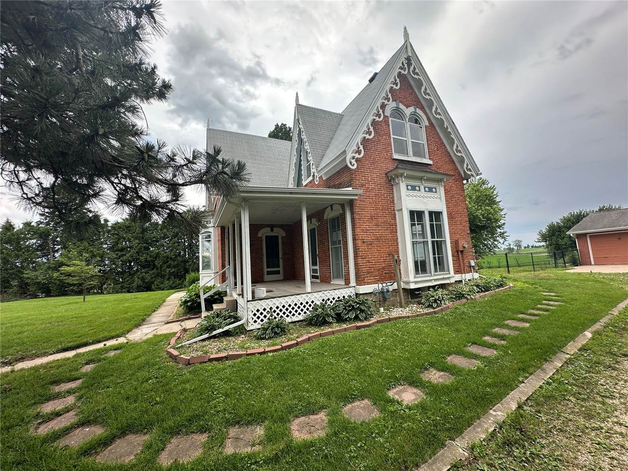 https://bt-photos.global.ssl.fastly.net/cedarrapids/1280_boomver_1_2604494-2.jpg