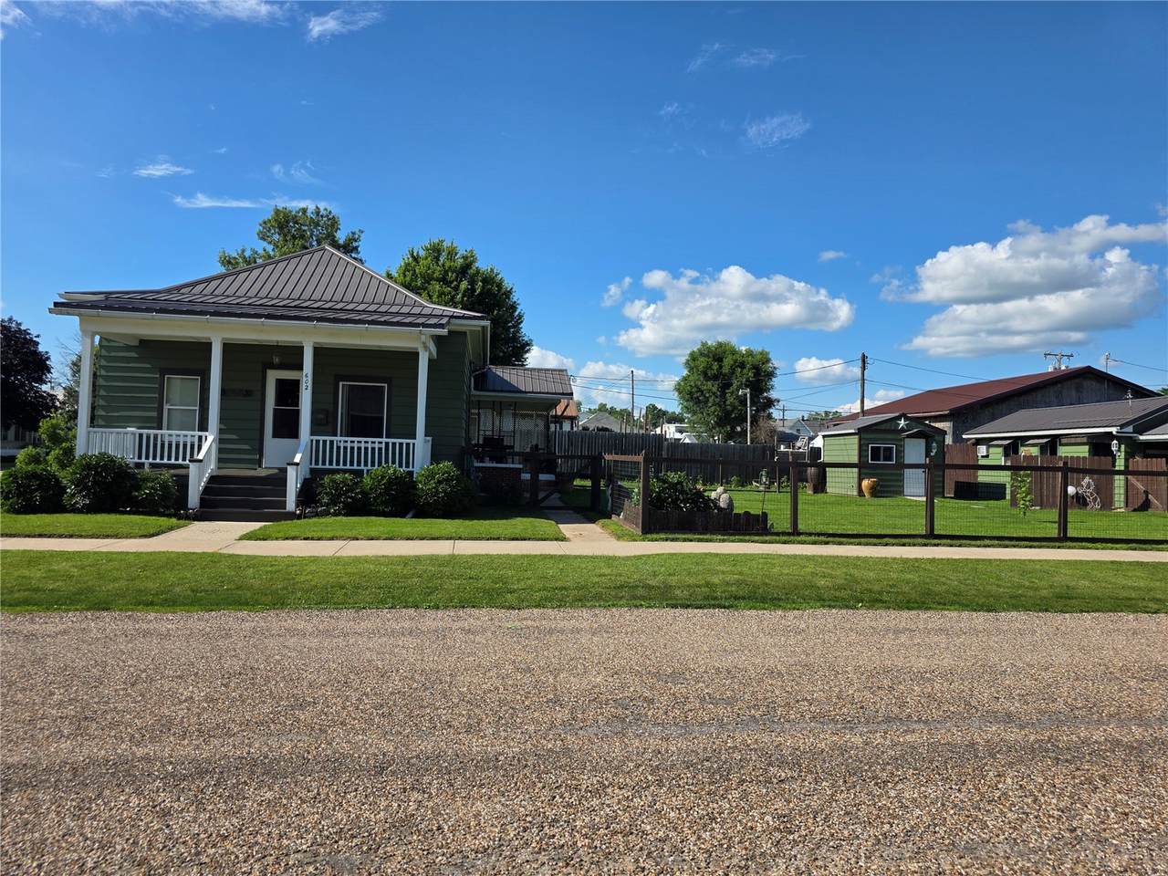 602 10th Street - Photo 1