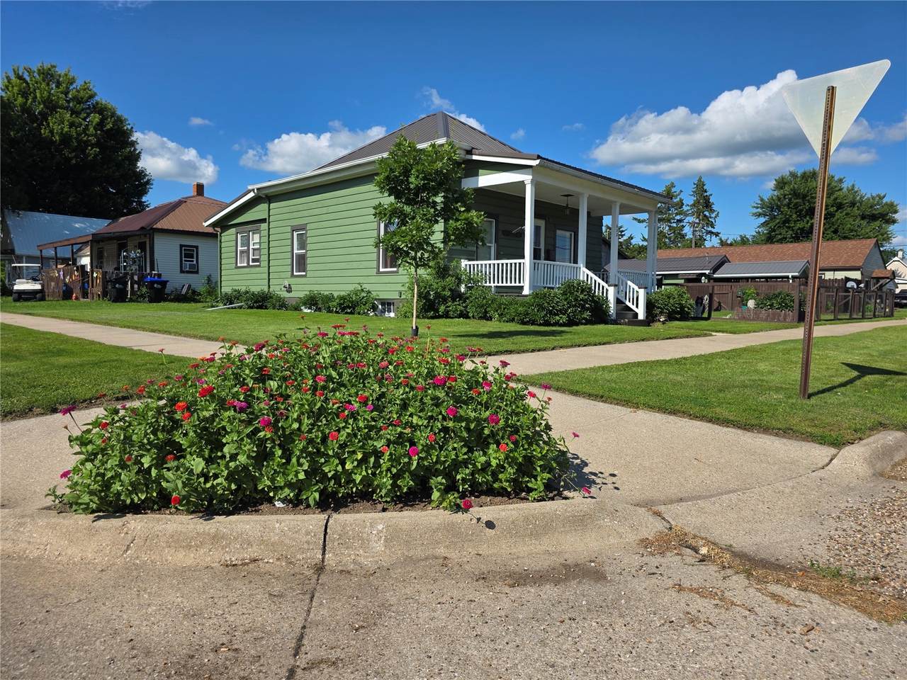 https://bt-photos.global.ssl.fastly.net/cedarrapids/1280_boomver_1_2604503-2.jpg