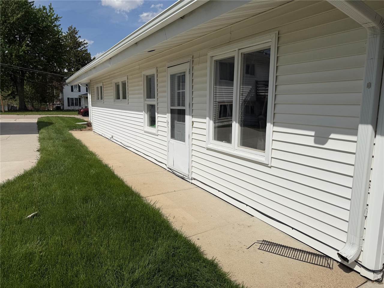 https://bt-photos.global.ssl.fastly.net/cedarrapids/1280_boomver_1_2604540-2.jpg