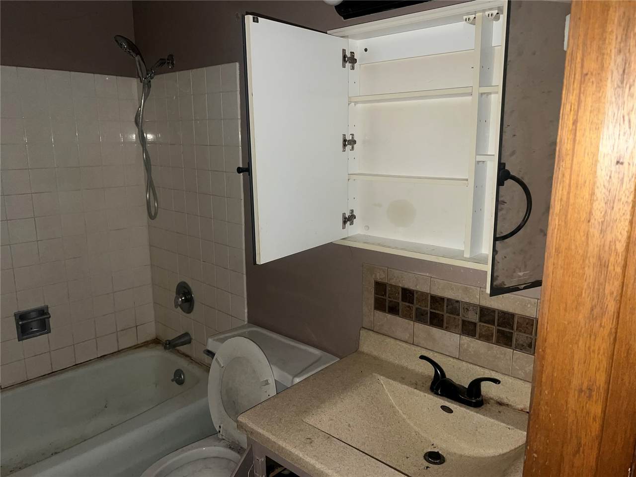 https://bt-photos.global.ssl.fastly.net/cedarrapids/1280_boomver_1_2604587-2.jpg