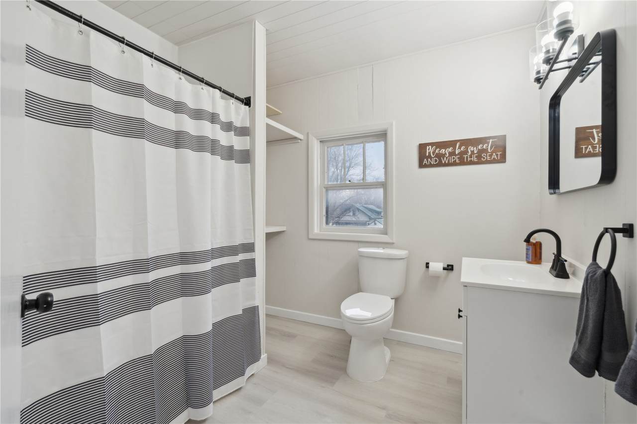 https://bt-photos.global.ssl.fastly.net/cedarrapids/1280_boomver_1_2604618-2.jpg
